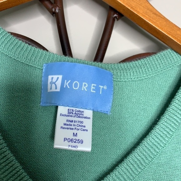 Vintage lightweight sweater vest EUC - Picture 2 of 3